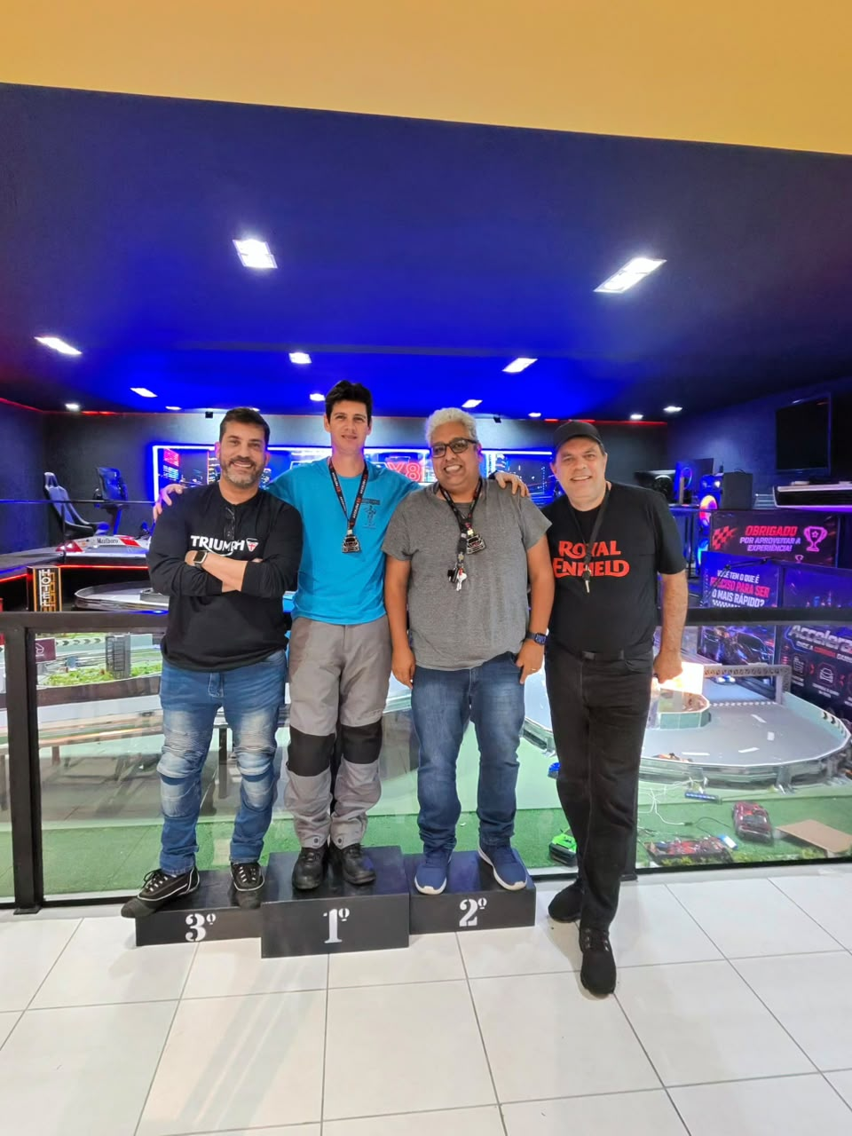 Grupo no pódio Accelera X8