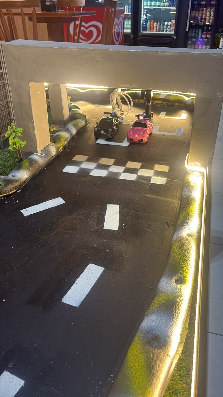 Detalhe da pista e dos carrinhos
